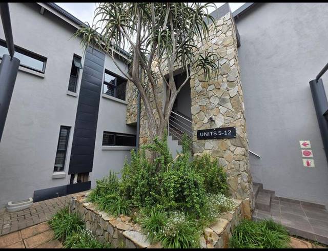 2 BEDROOM APARTMENT FOR SALE IN MENLO PARK